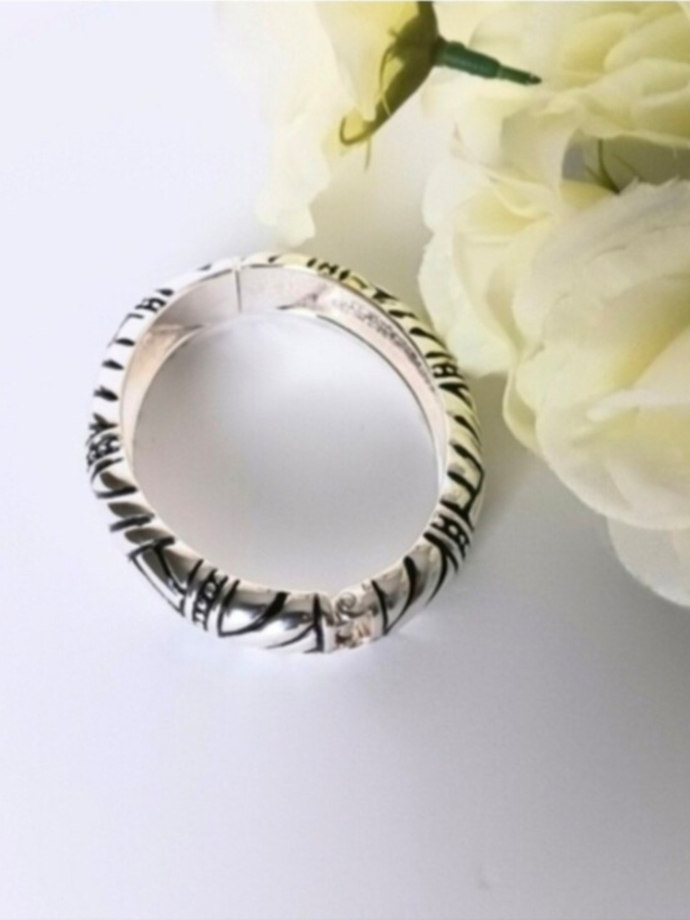 Montana Silversmith Electroplate Silvertone Hinged Bracelet No Box